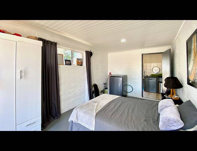 4 BEDROOM HOUSE FOR SALE IN VELDDRIF